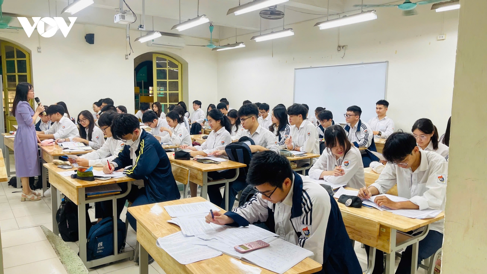 Thi tốt nghiệp THPT 2025: Thầy trò dốc sức trên đường đua “vượt vũ môn”